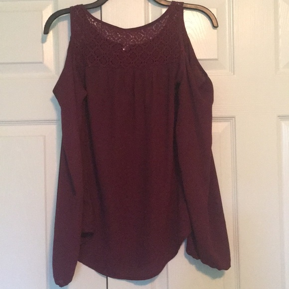 Cute burgundy open shoulder top! - Picture 3 of 4